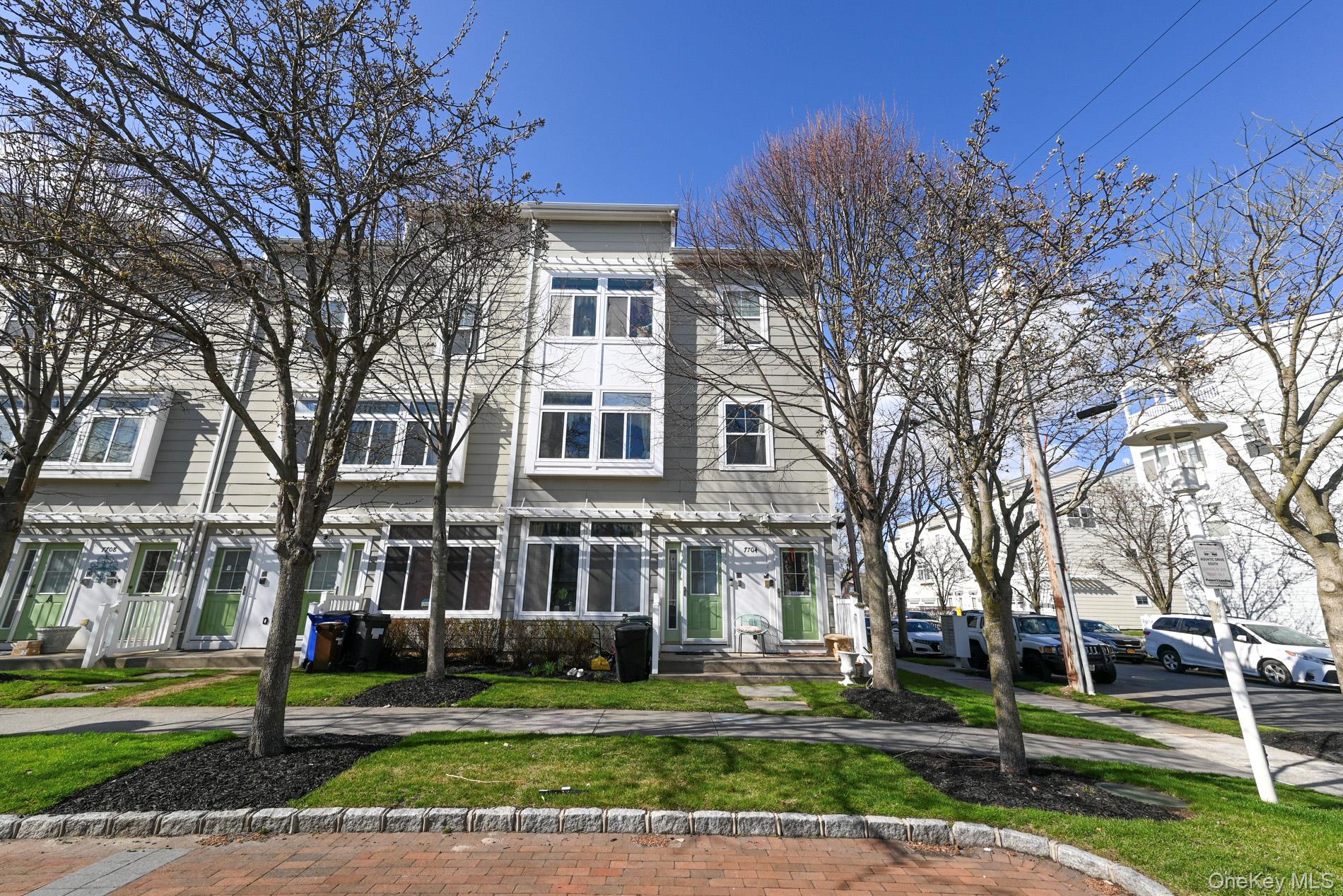 7704 Aquatic Drive