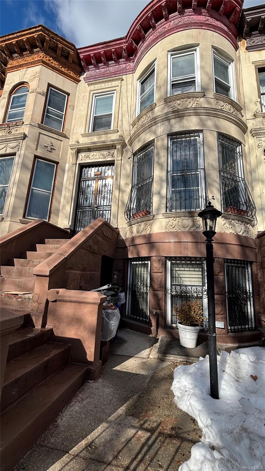 695 Park Place